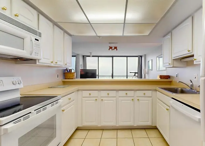 Holiday home Renovated Oceanfront Century I With Ocean & Bay View Wifi Ac Shared Pool