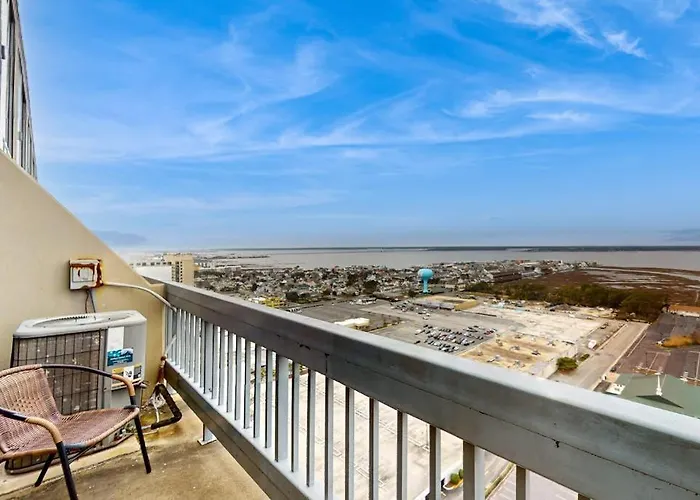 Holiday home Renovated Oceanfront Century I With Ocean & Bay View Wifi Ac Shared Pool